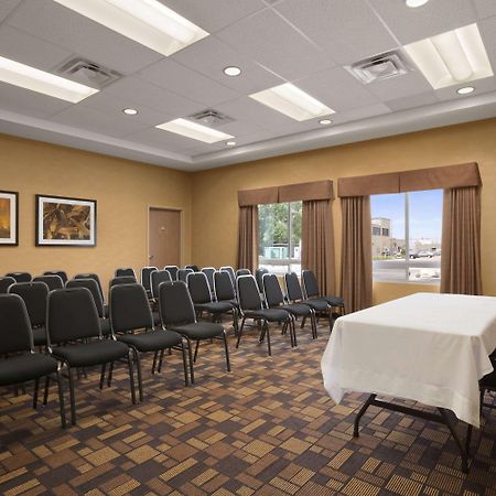 Days Inn & Suites By Wyndham Winnipeg Airport Manitoba Εξωτερικό φωτογραφία