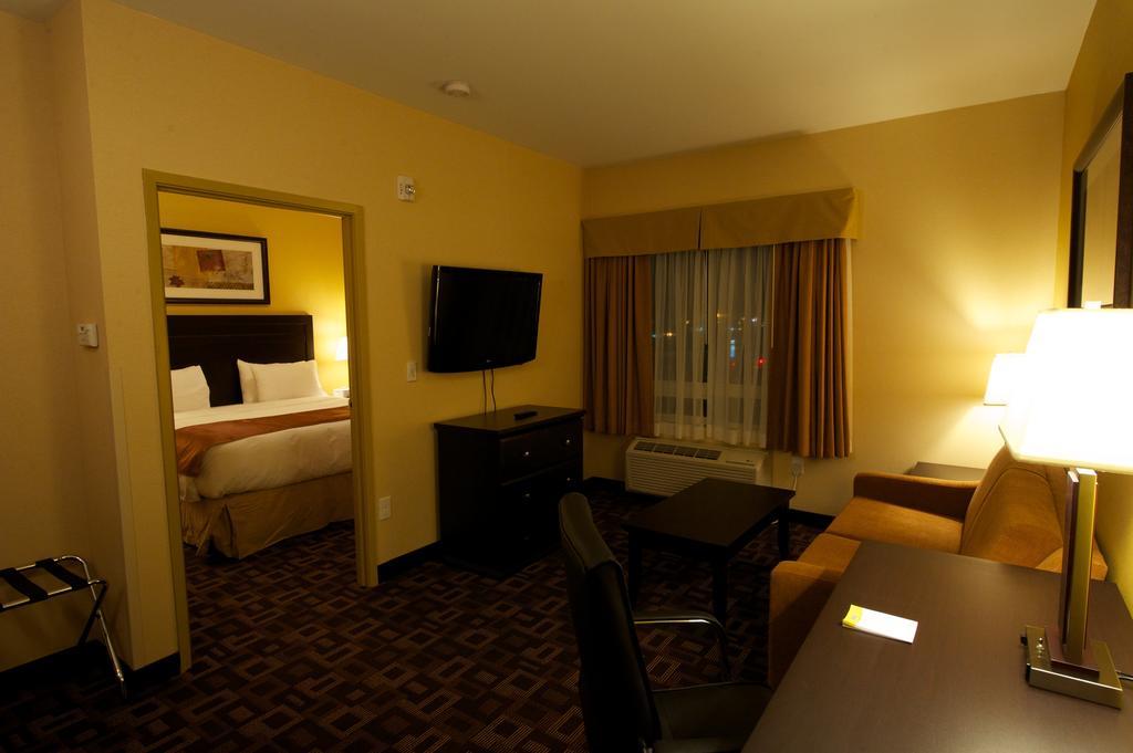 Days Inn & Suites By Wyndham Winnipeg Airport Manitoba Εξωτερικό φωτογραφία