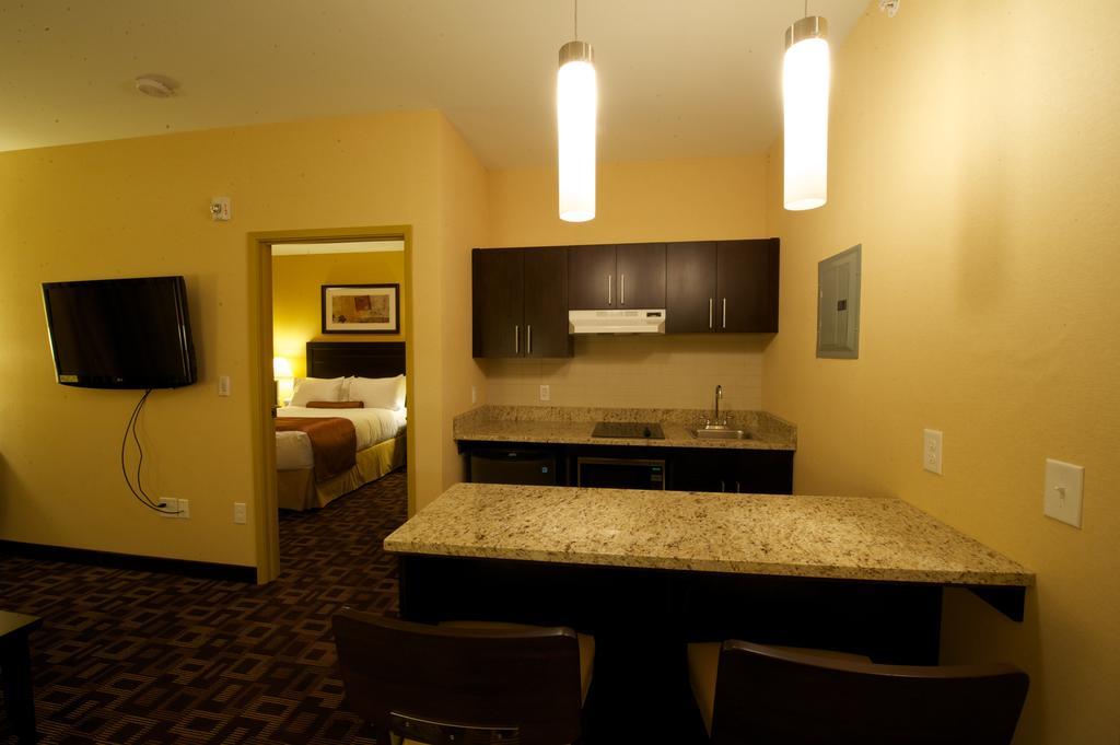 Days Inn & Suites By Wyndham Winnipeg Airport Manitoba Εξωτερικό φωτογραφία