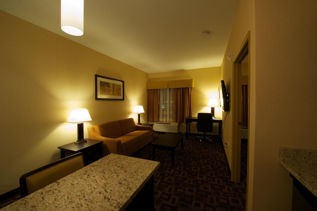 Days Inn & Suites By Wyndham Winnipeg Airport Manitoba Εξωτερικό φωτογραφία