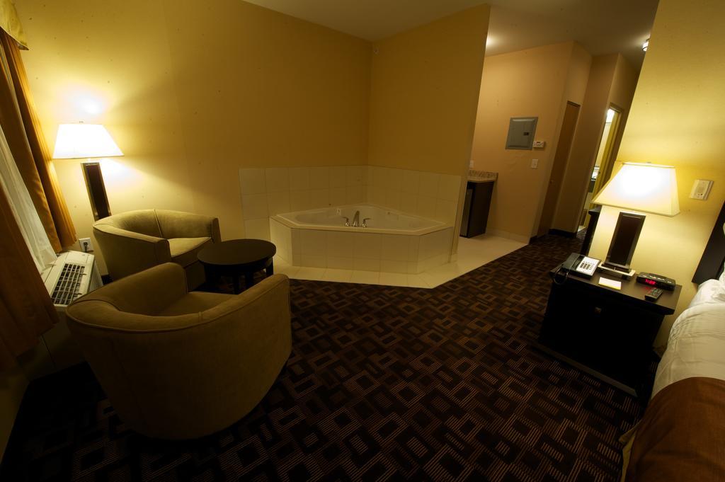 Days Inn & Suites By Wyndham Winnipeg Airport Manitoba Εξωτερικό φωτογραφία